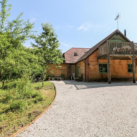 Old Wood Coach House Villa Lincoln Bagian luar foto